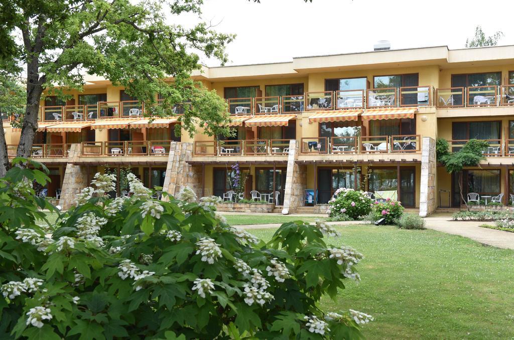 Les Magnolias Hotel Primorsko Exteriör bild